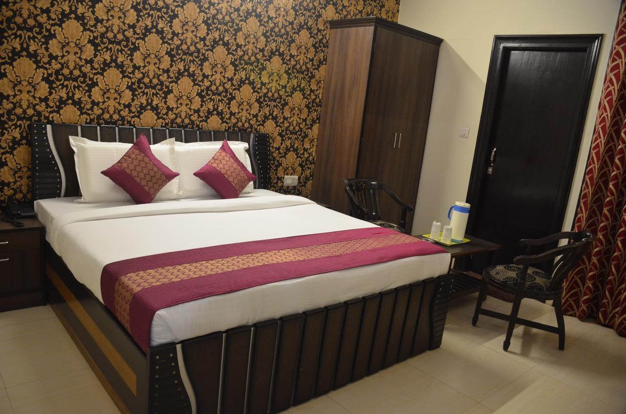 Hotel Jinendra Inn Jaipur Exteriör bild