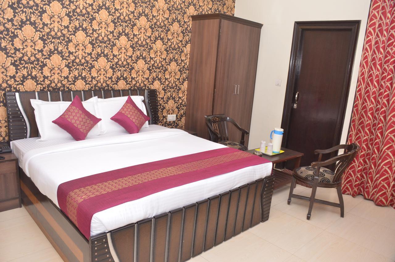 Hotel Jinendra Inn Jaipur Exteriör bild