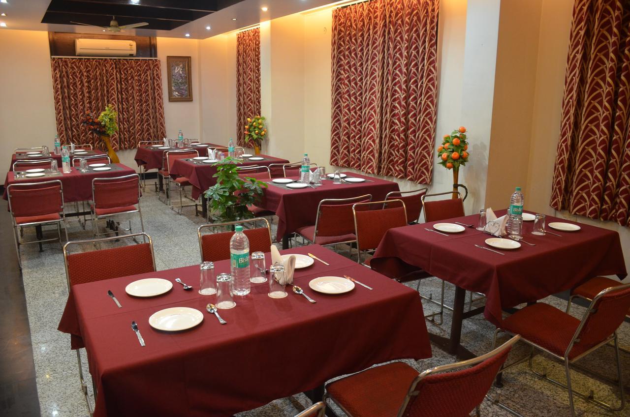 Hotel Jinendra Inn Jaipur Exteriör bild