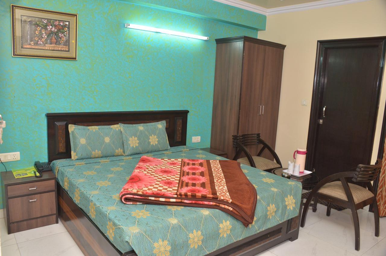 Hotel Jinendra Inn Jaipur Exteriör bild